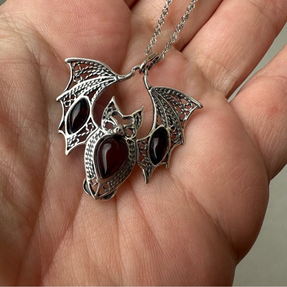 Vintage Baltic Witchy Whimsy-Goth Sterling Silver Amber Bat Pendant And Chain - Picture 11 of 12